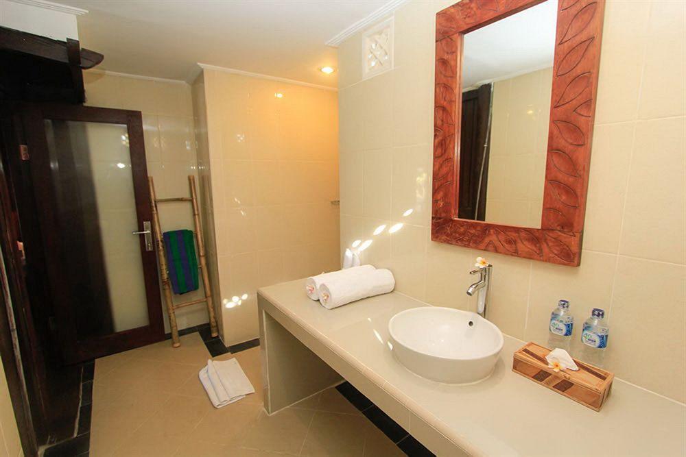 Legian Radiant Jepun Villa מראה חיצוני תמונה
